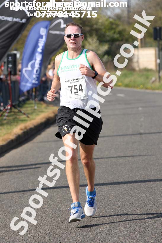 North Tyneside 10k Road Race, Whitley Bay. Photo:  David T. Hewitson/Sports for All Pics